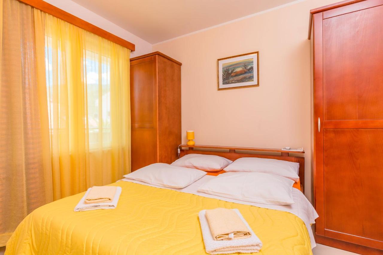 โรซิซ อพาร์ตเมนต์ Apartment ติวัต ภายนอก รูปภาพ