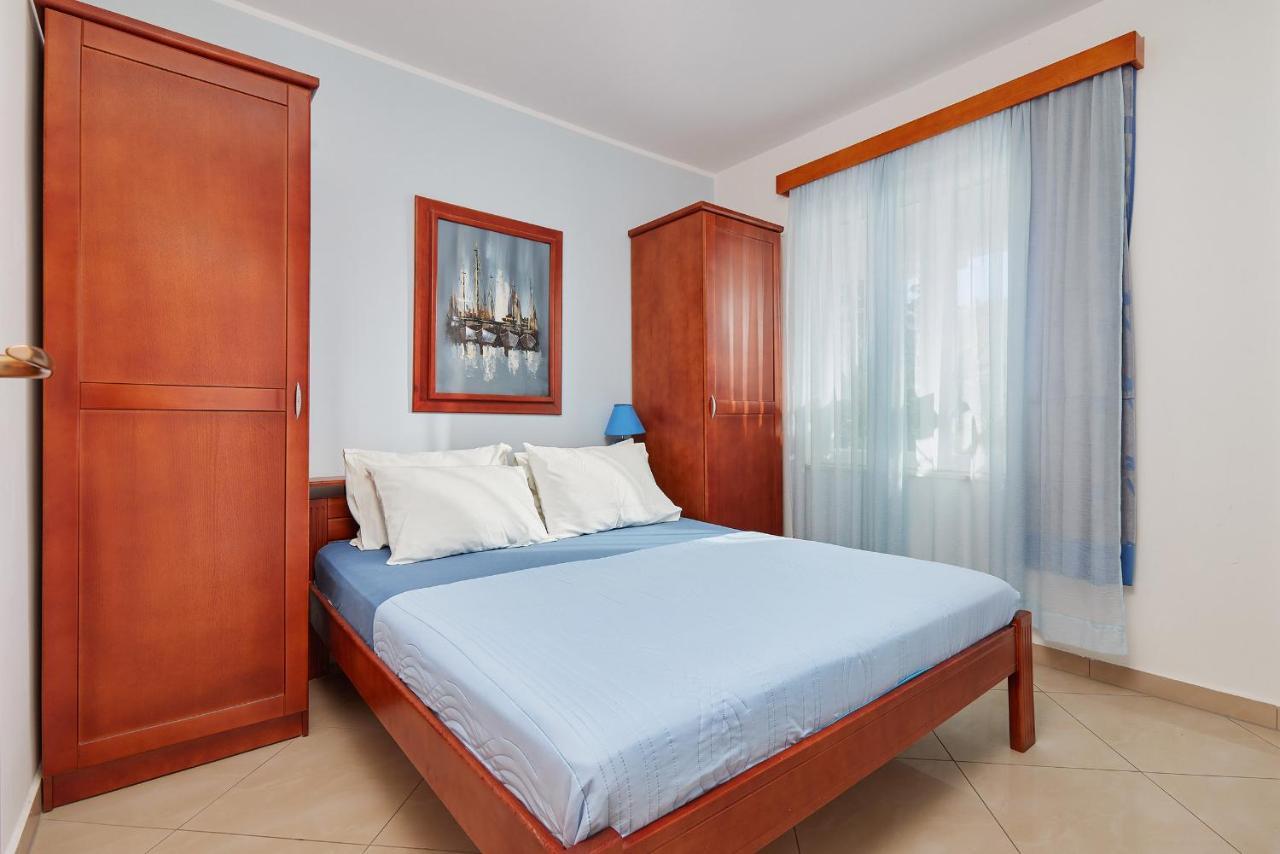โรซิซ อพาร์ตเมนต์ Apartment ติวัต ภายนอก รูปภาพ
