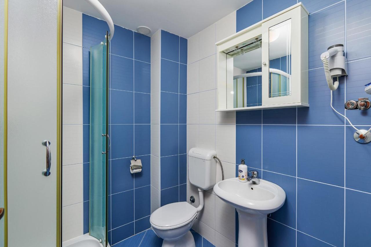 โรซิซ อพาร์ตเมนต์ Apartment ติวัต ภายนอก รูปภาพ