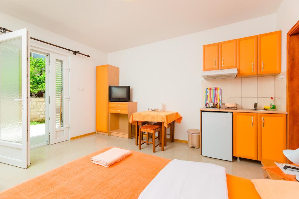 โรซิซ อพาร์ตเมนต์ Apartment ติวัต ห้อง รูปภาพ
