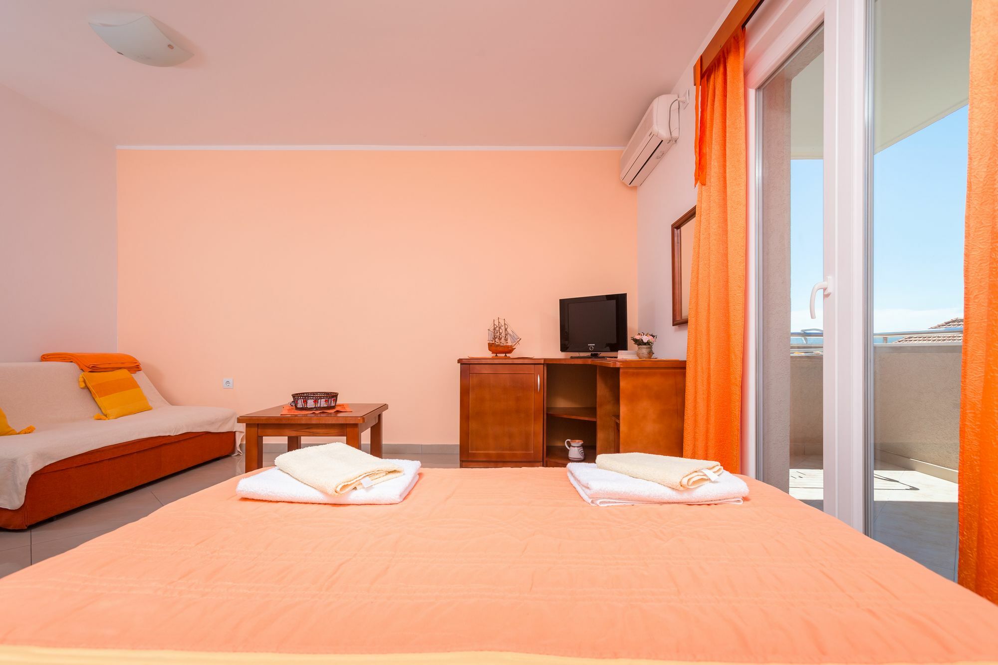โรซิซ อพาร์ตเมนต์ Apartment ติวัต ภายนอก รูปภาพ