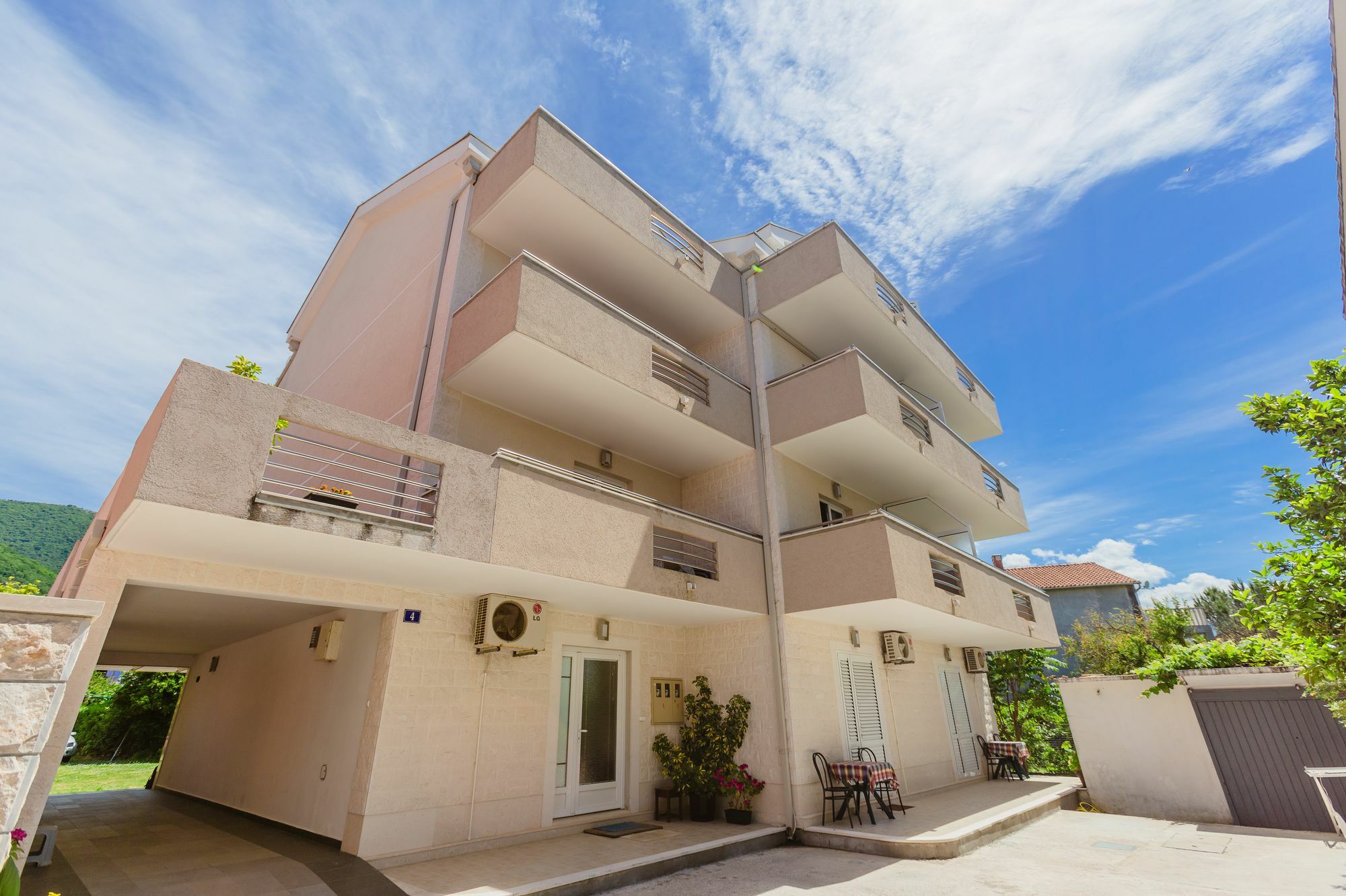 โรซิซ อพาร์ตเมนต์ Apartment ติวัต ภายนอก รูปภาพ